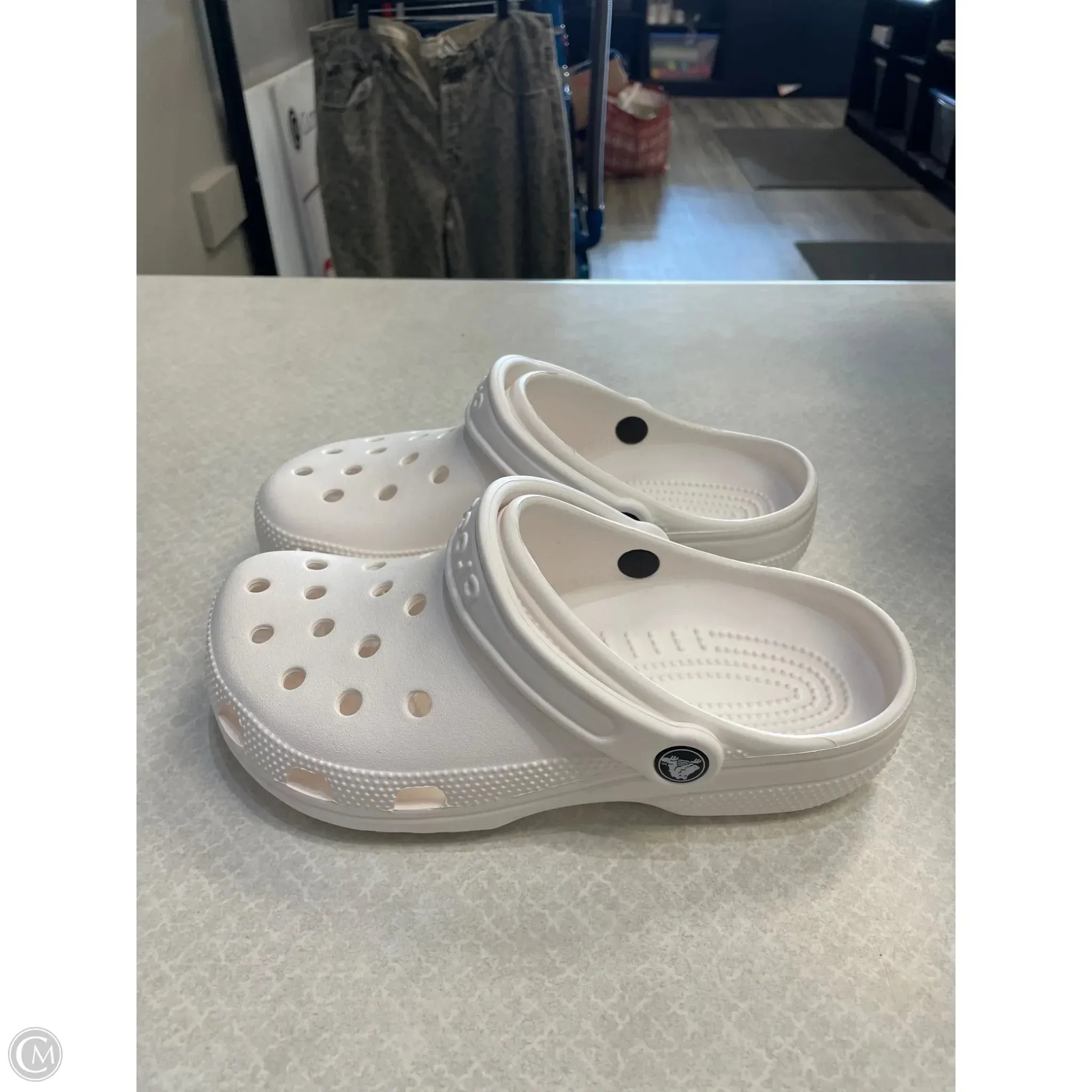 Shoes Athletic By Crocs In White, Size: 7