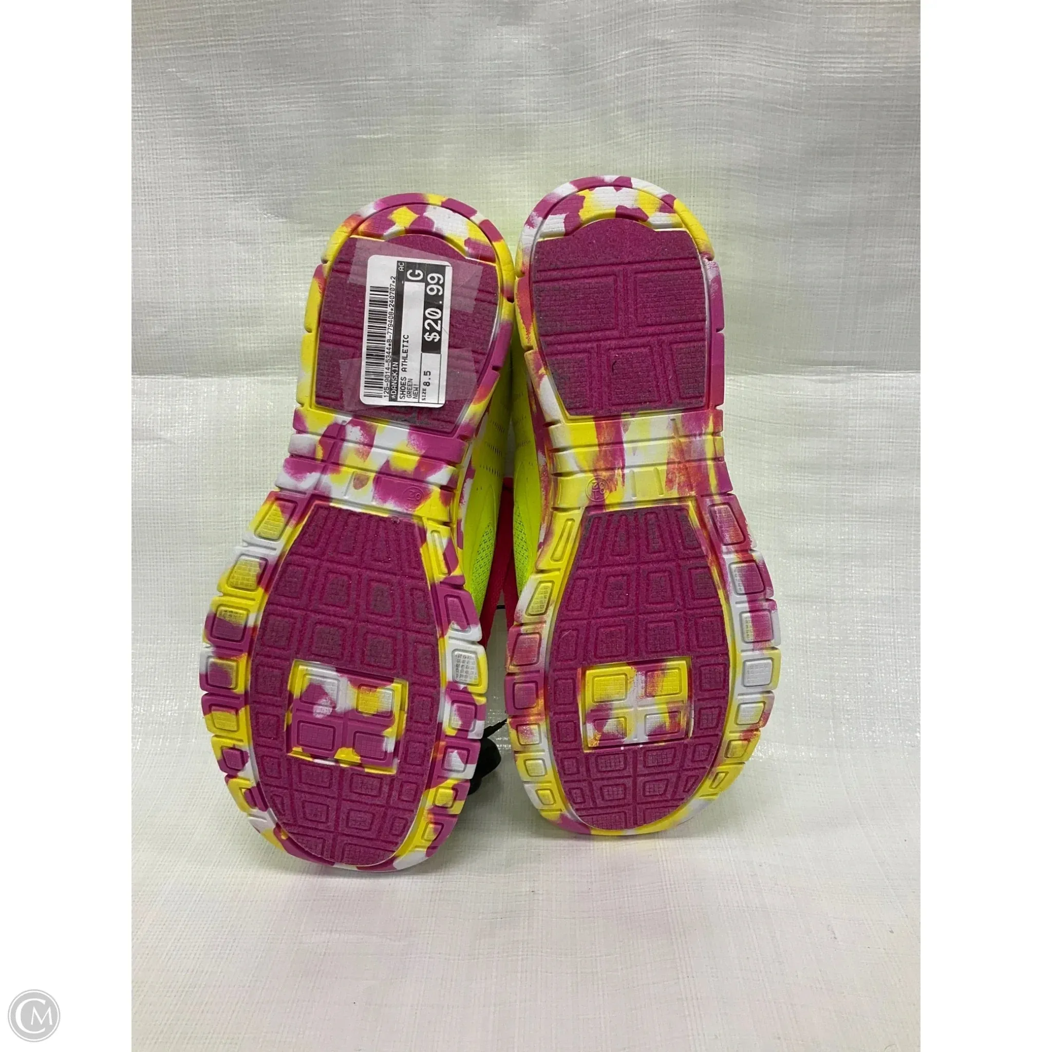 Shoes Athletic By Danskin In Green, Size: 8.5