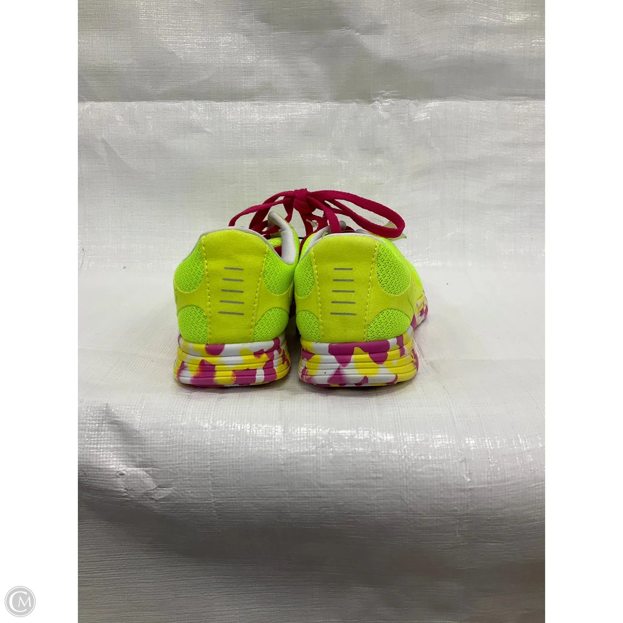 Shoes Athletic By Danskin In Green, Size: 8.5