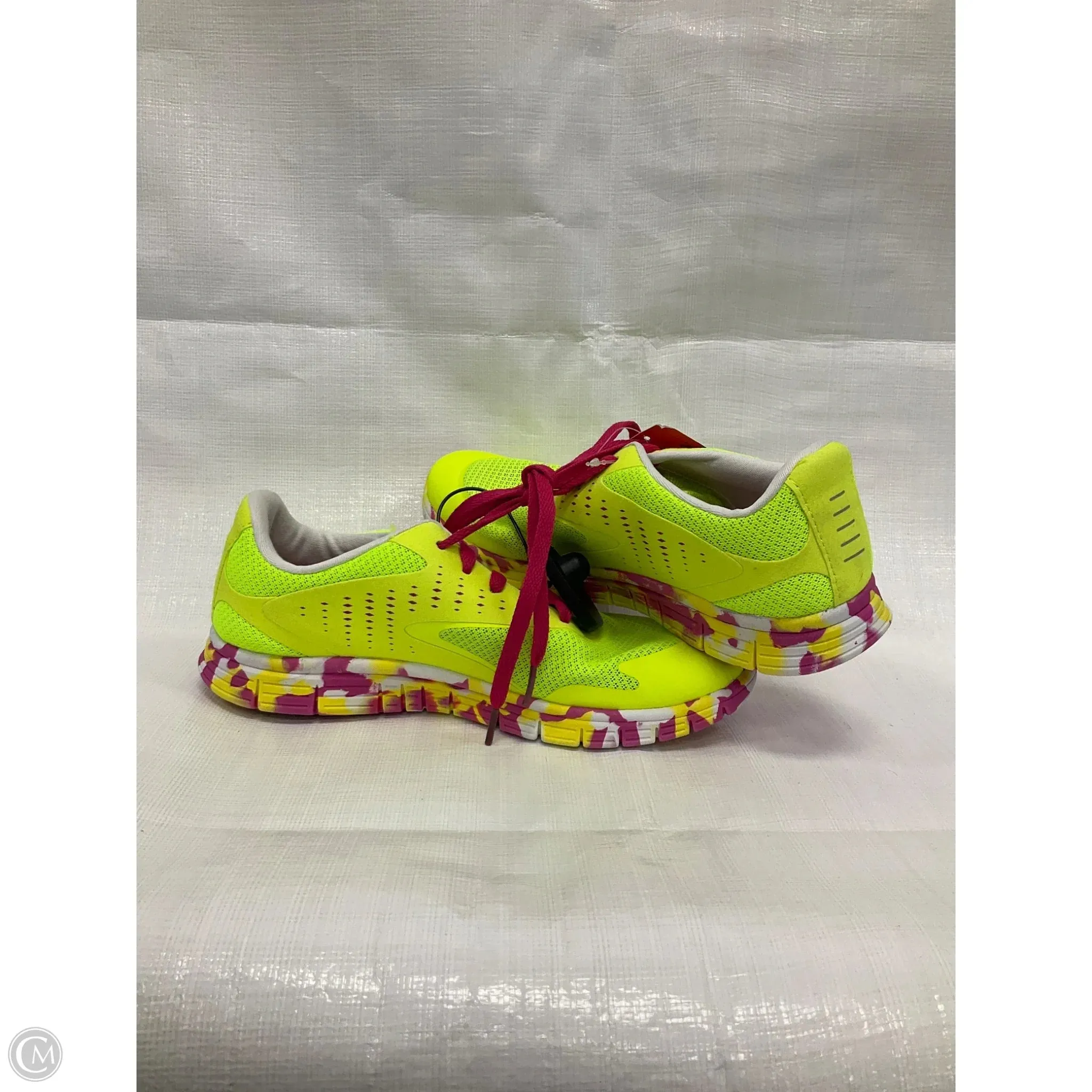 Shoes Athletic By Danskin In Green, Size: 8.5