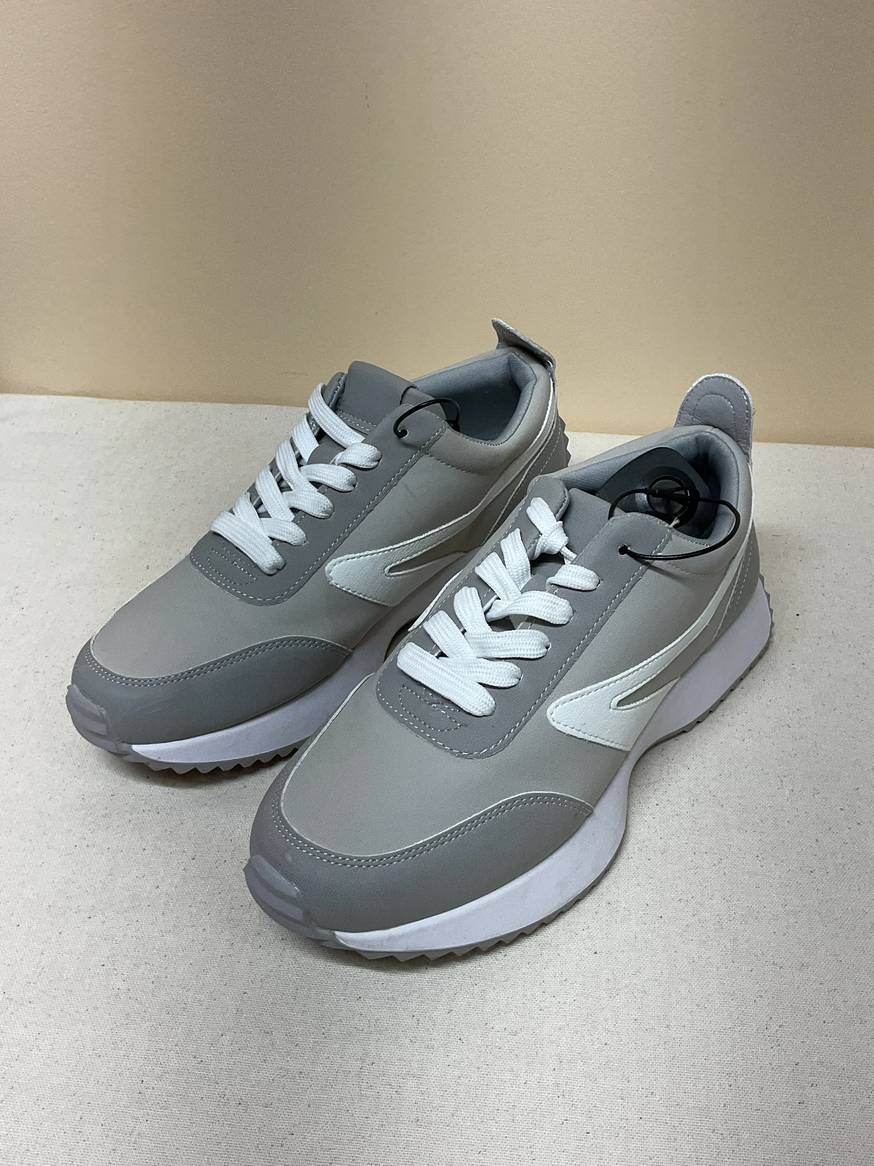 Shoes Athletic By Dolce Vita In Grey & White, Size:8.5