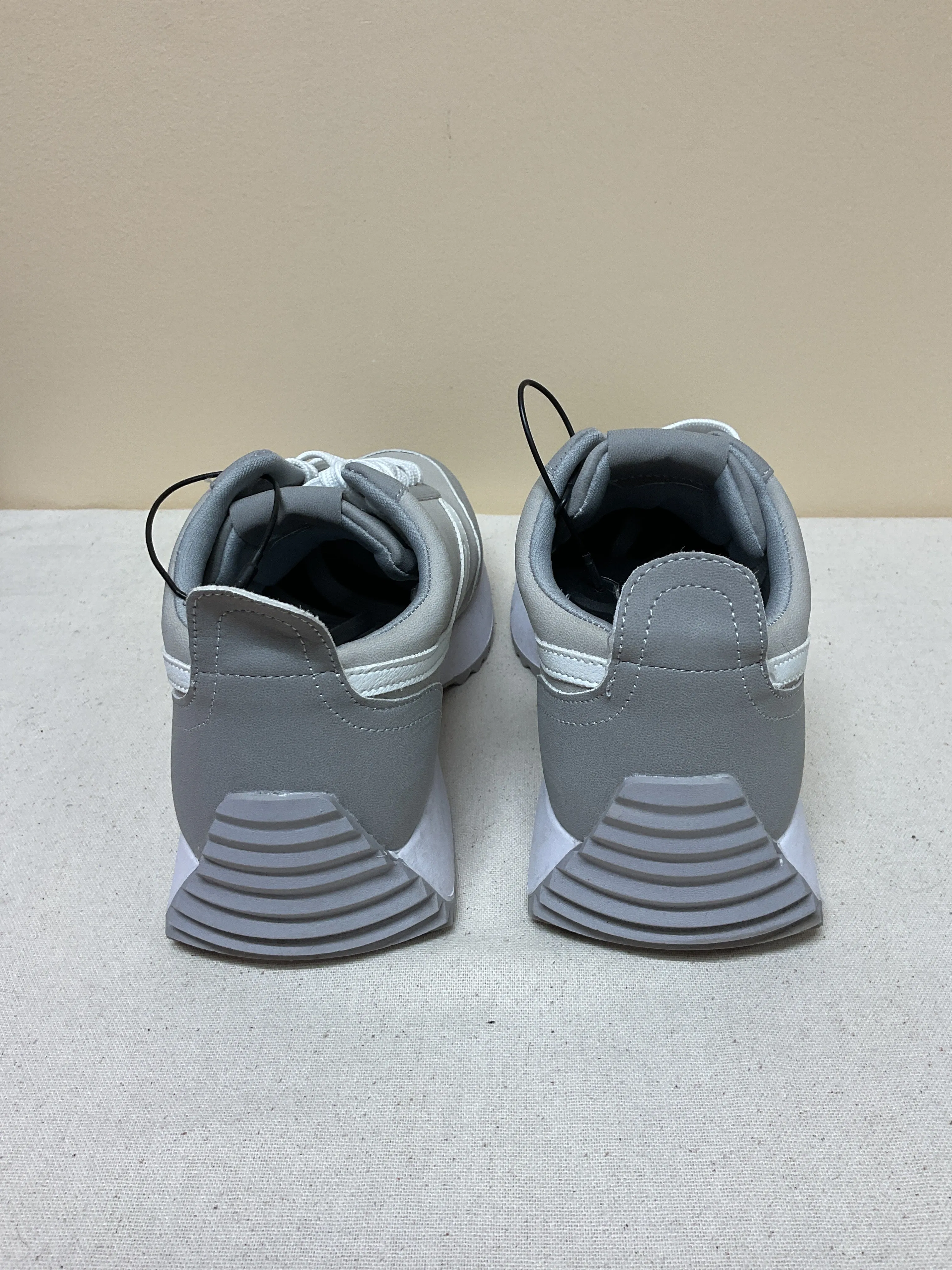 Shoes Athletic By Dolce Vita In Grey & White, Size:8.5