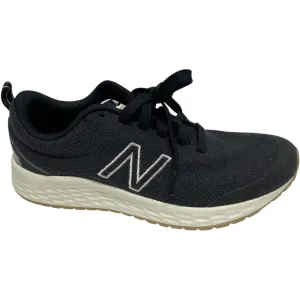 Shoes Athletic By New Balance In Black & White, Size: 7