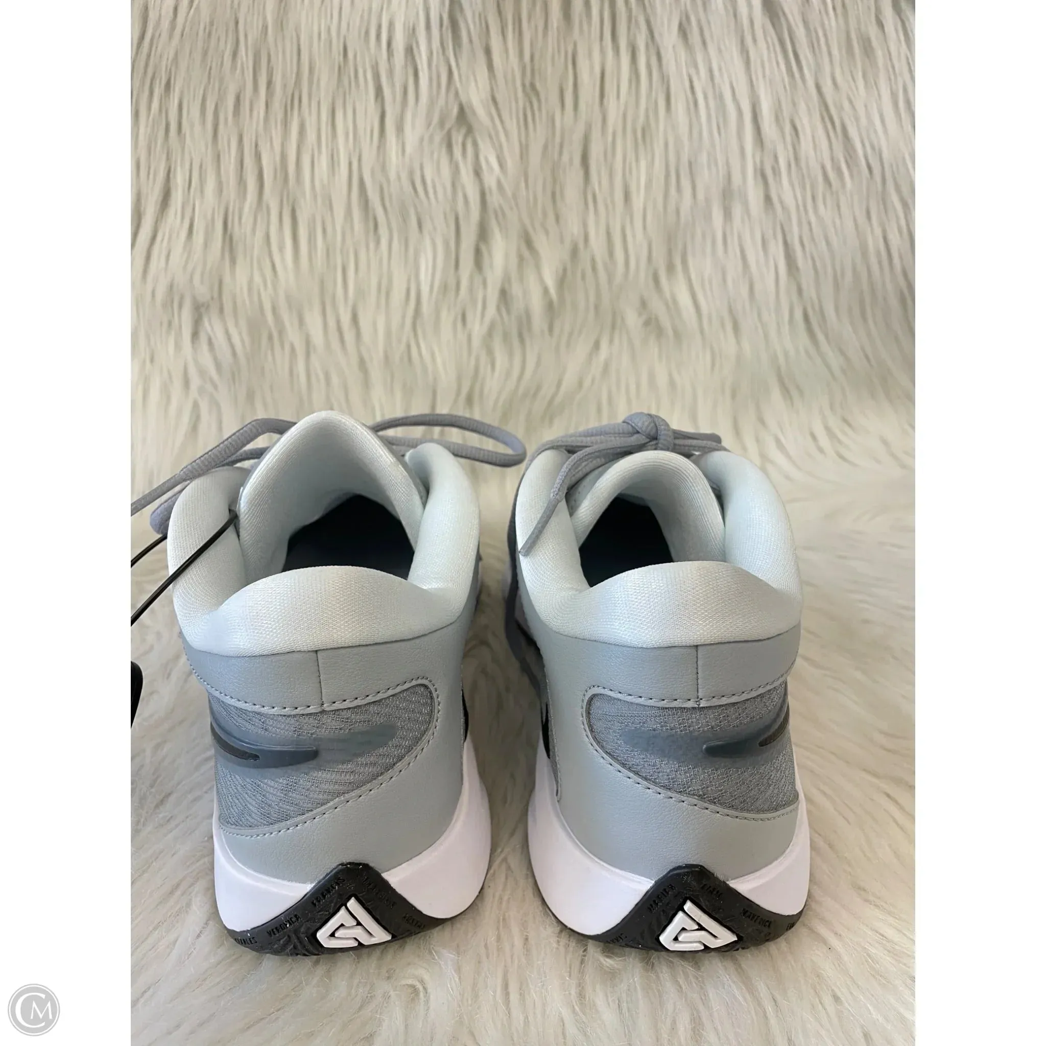 Shoes Athletic By Nike In Grey & White, Size: 10.5