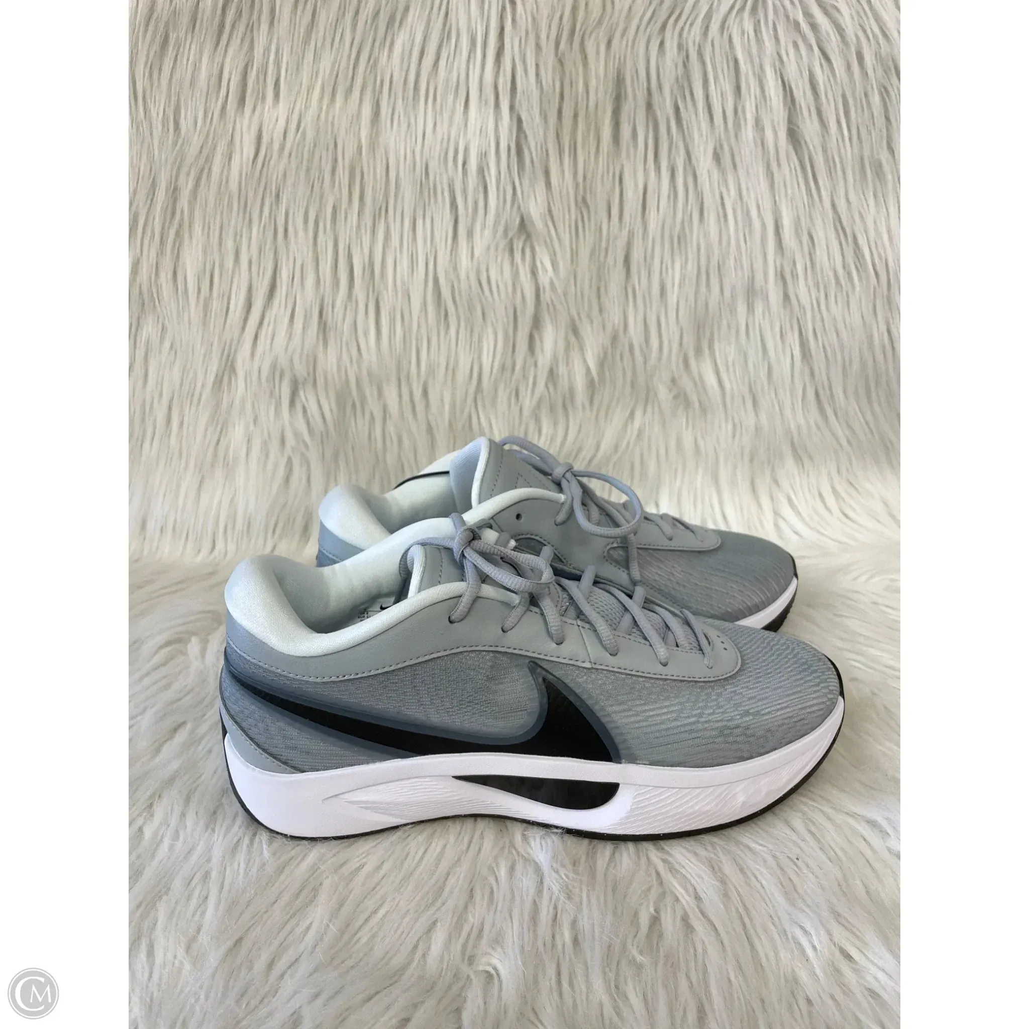Shoes Athletic By Nike In Grey & White, Size: 10.5