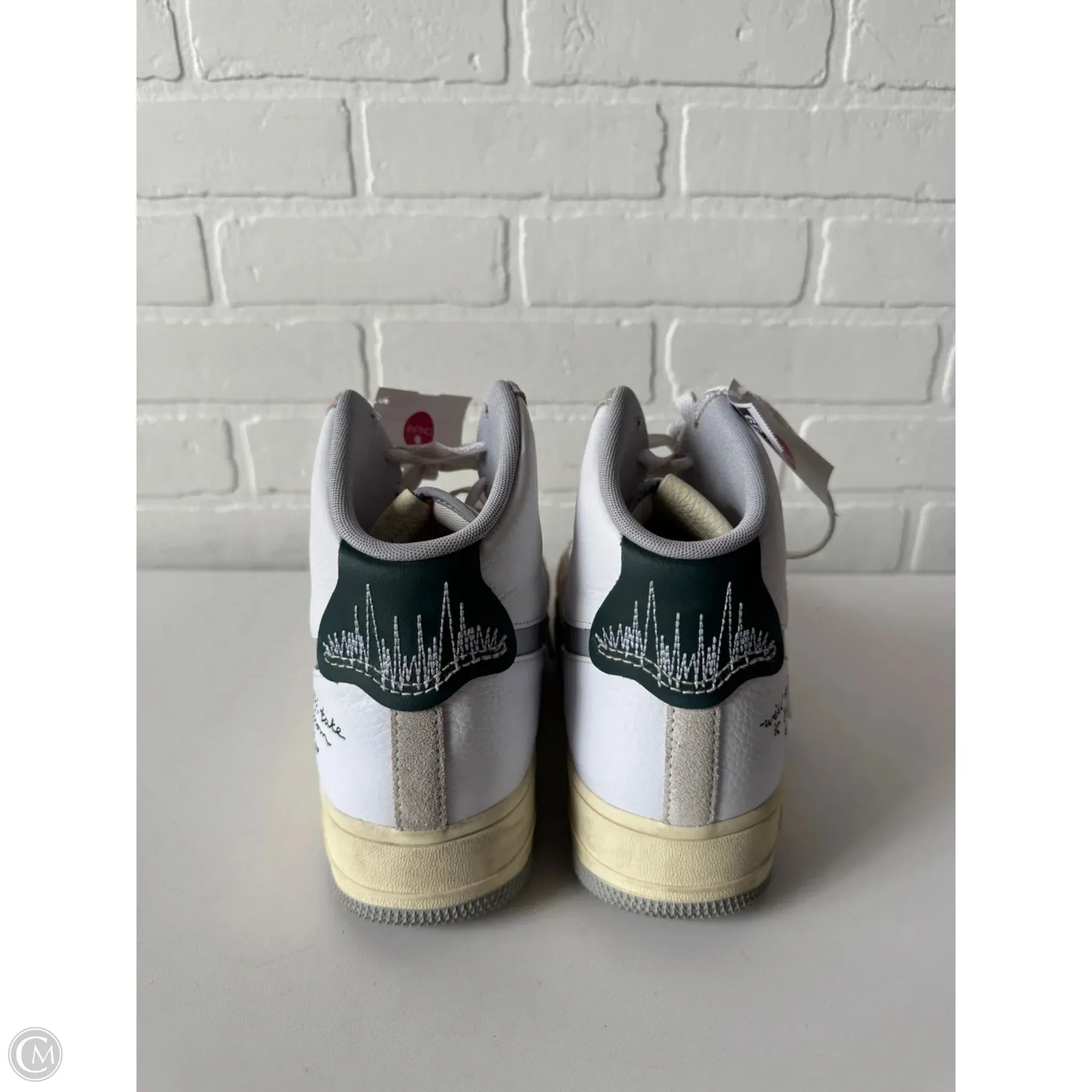 Shoes Athletic By Nike In Grey & White, Size: 11