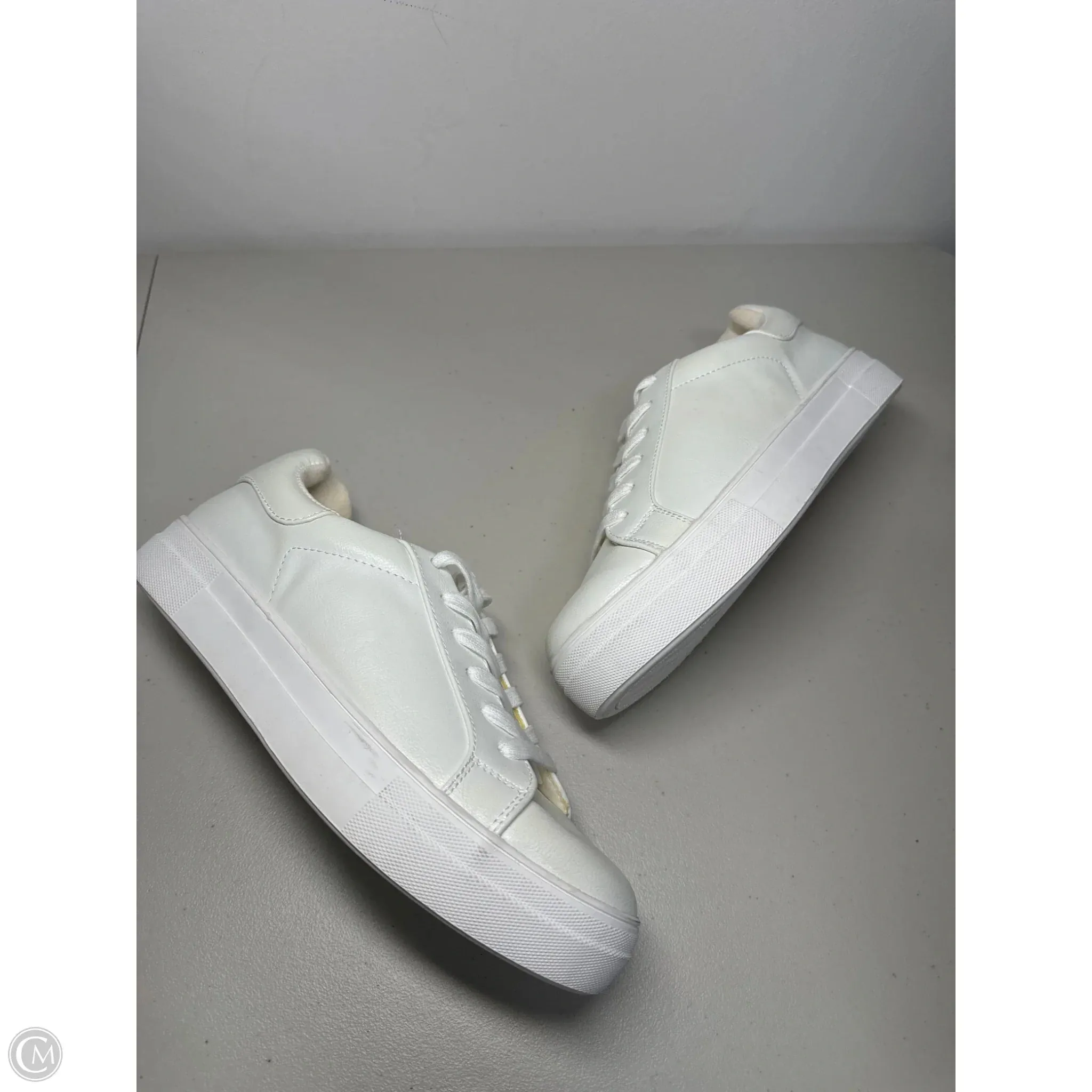 Shoes Athletic By Pink Lily In White, Size: 10