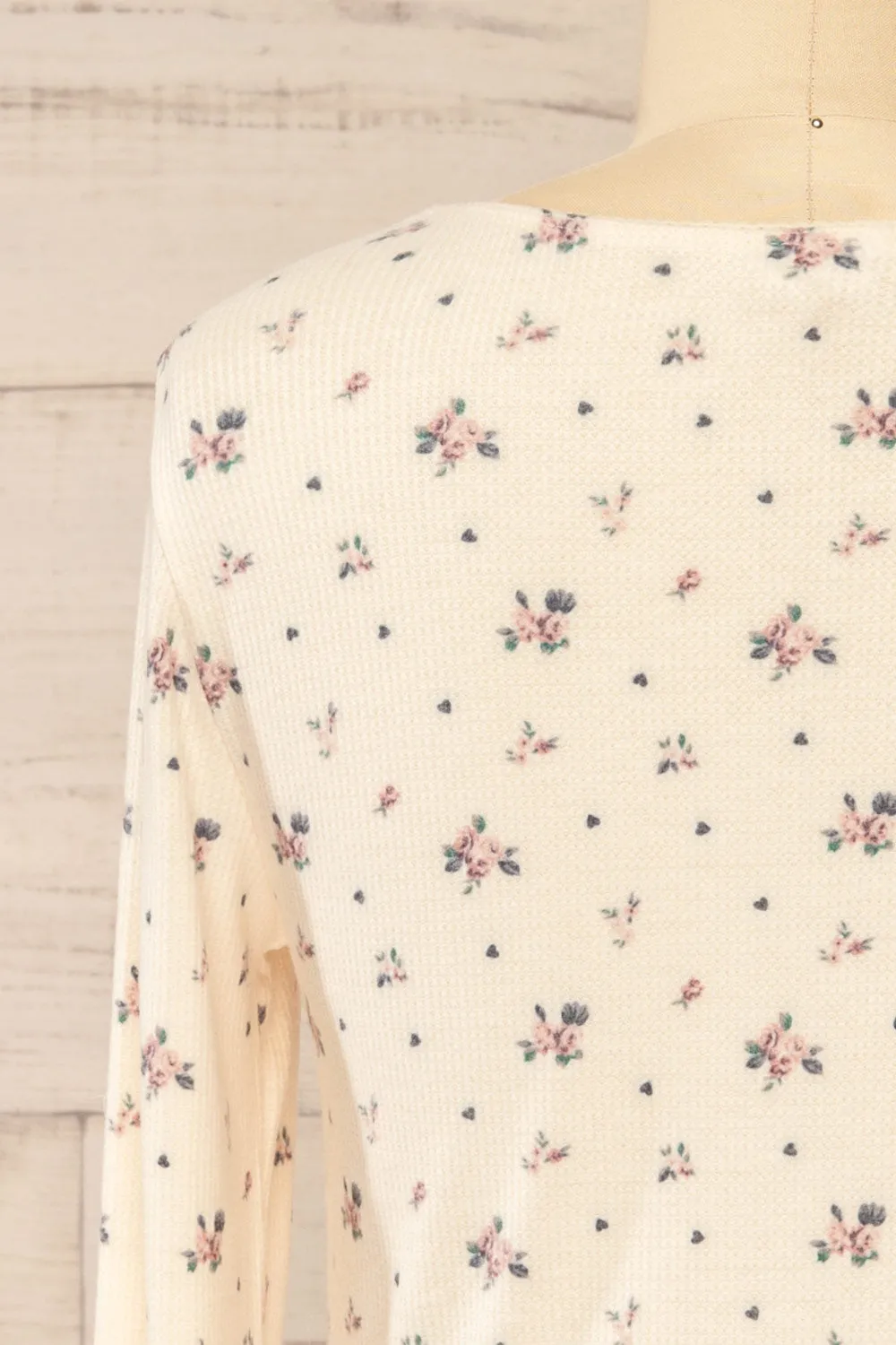 Topona | Long-Sleeved Ivory Floral Top