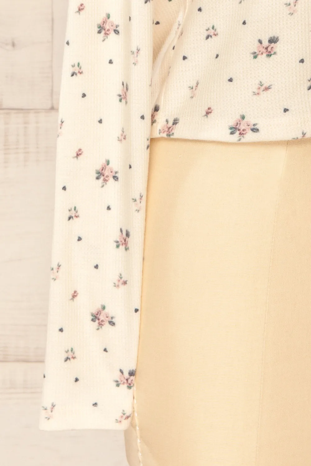 Topona | Long-Sleeved Ivory Floral Top
