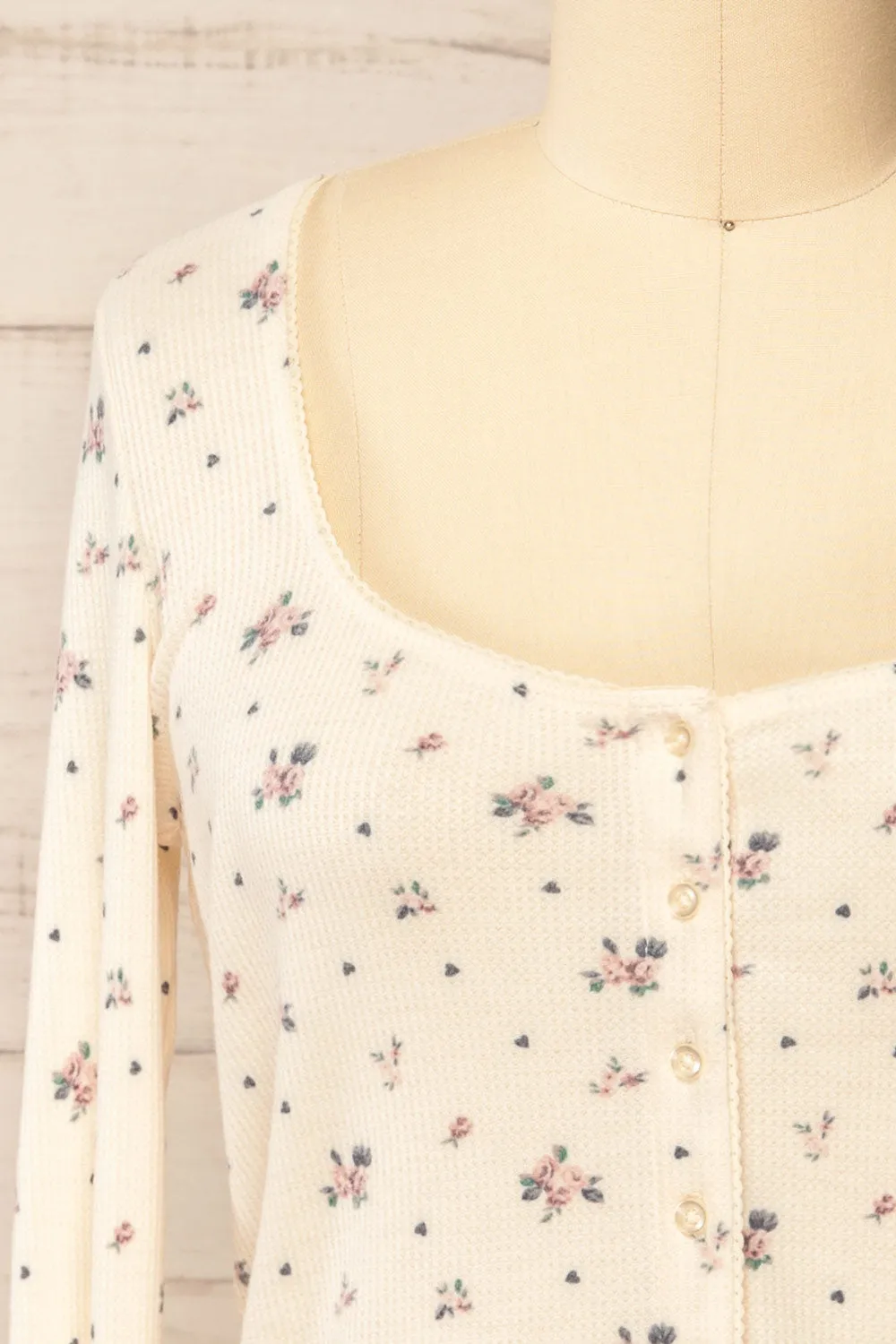 Topona | Long-Sleeved Ivory Floral Top