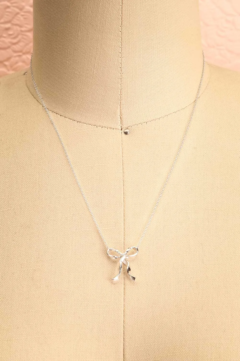 Triteia Silver | Necklace w/ Bow Charm