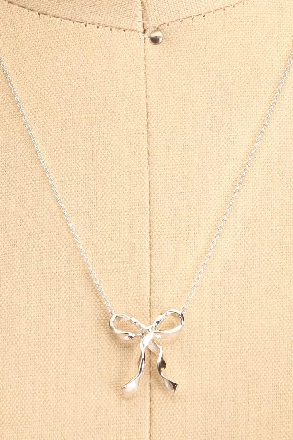 Triteia Silver | Necklace w/ Bow Charm