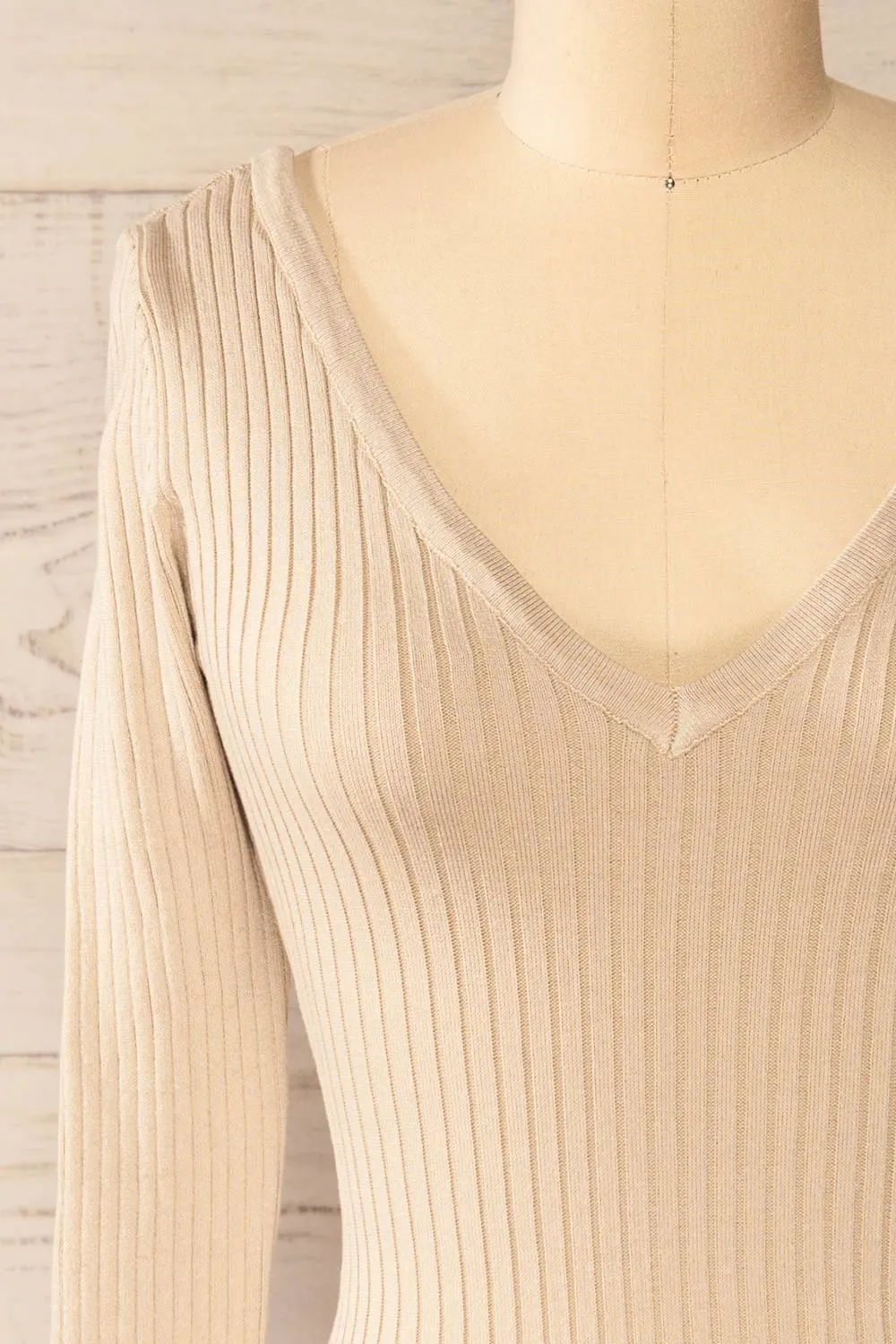 Vantaa Beige | Ribbed V-Neck Top