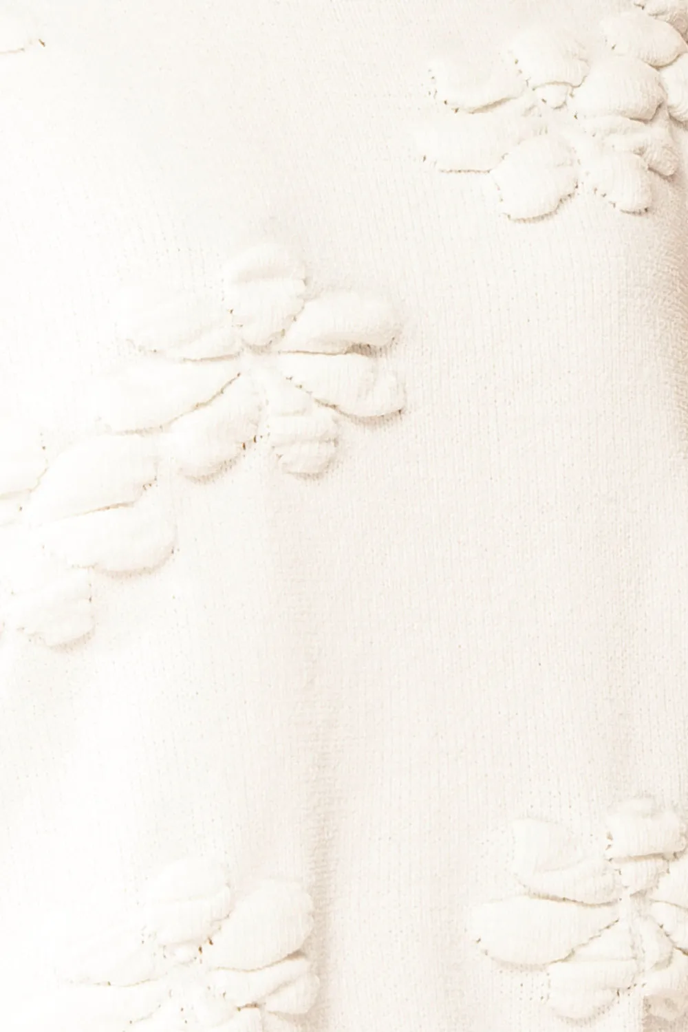 Vitis White | Sweater w/ 3D Floral Embroidery