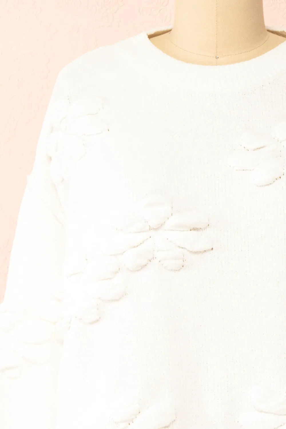 Vitis White | Sweater w/ 3D Floral Embroidery