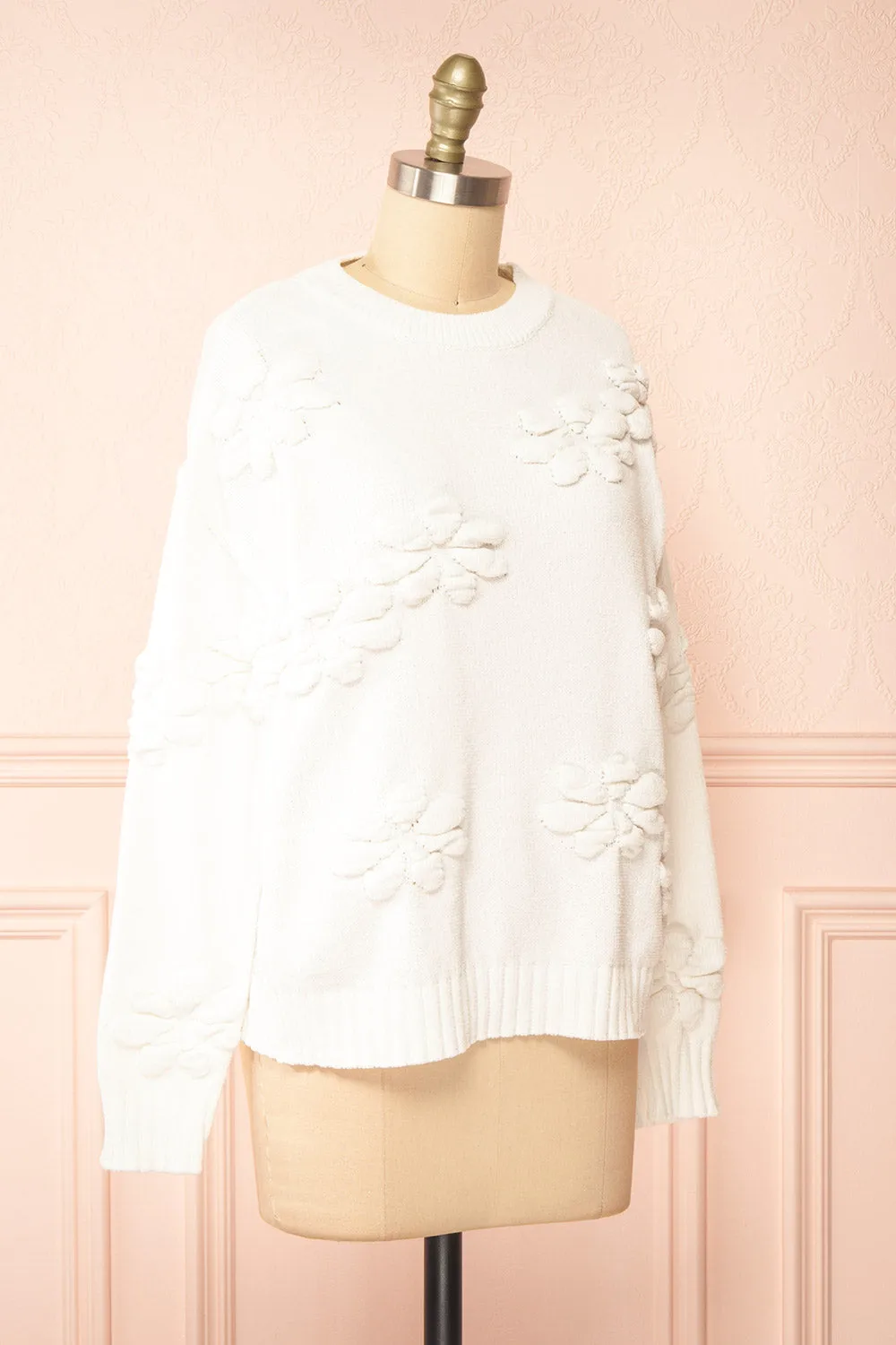 Vitis White | Sweater w/ 3D Floral Embroidery