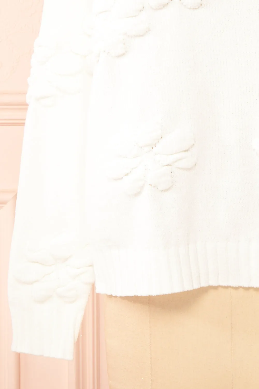 Vitis White | Sweater w/ 3D Floral Embroidery