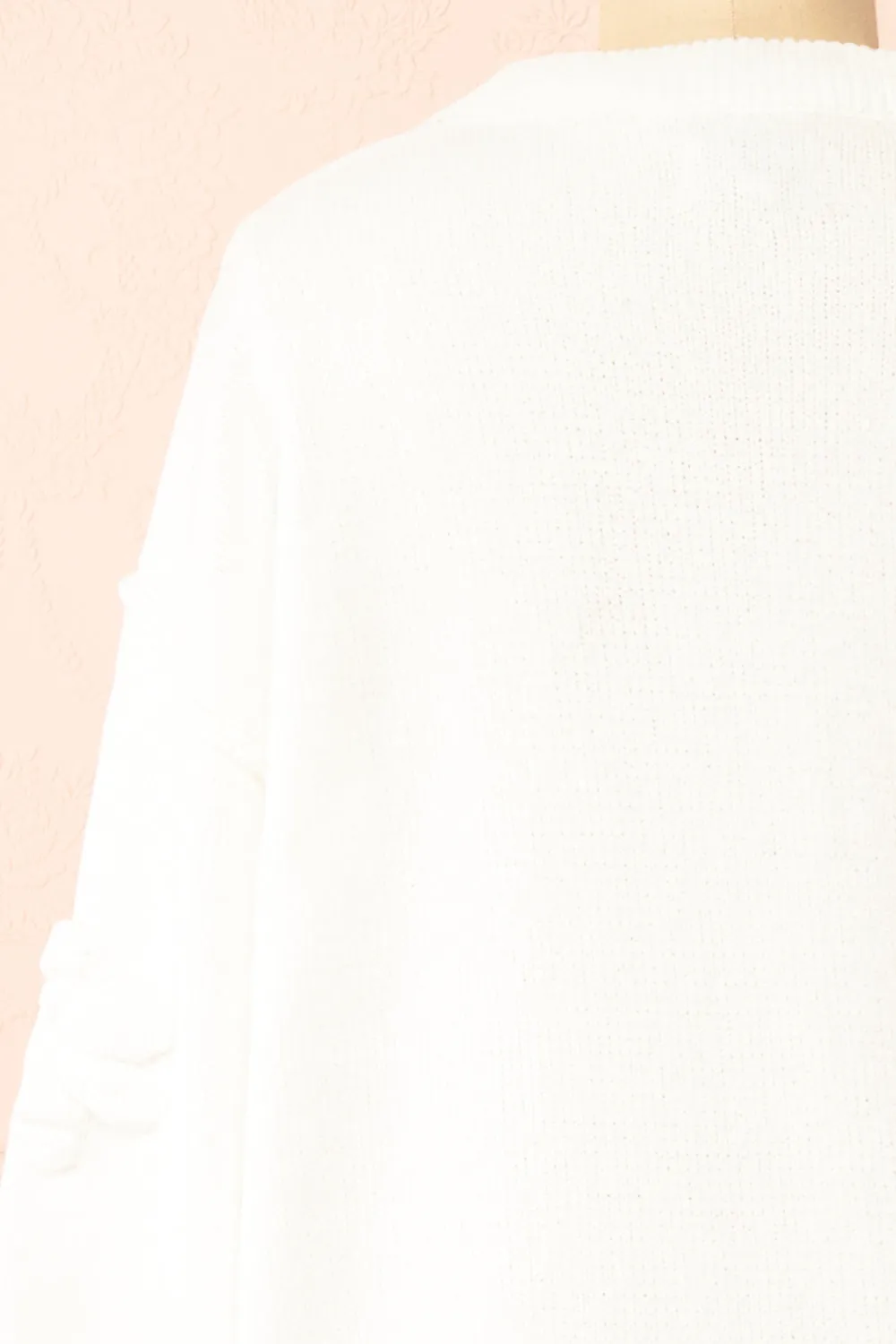 Vitis White | Sweater w/ 3D Floral Embroidery