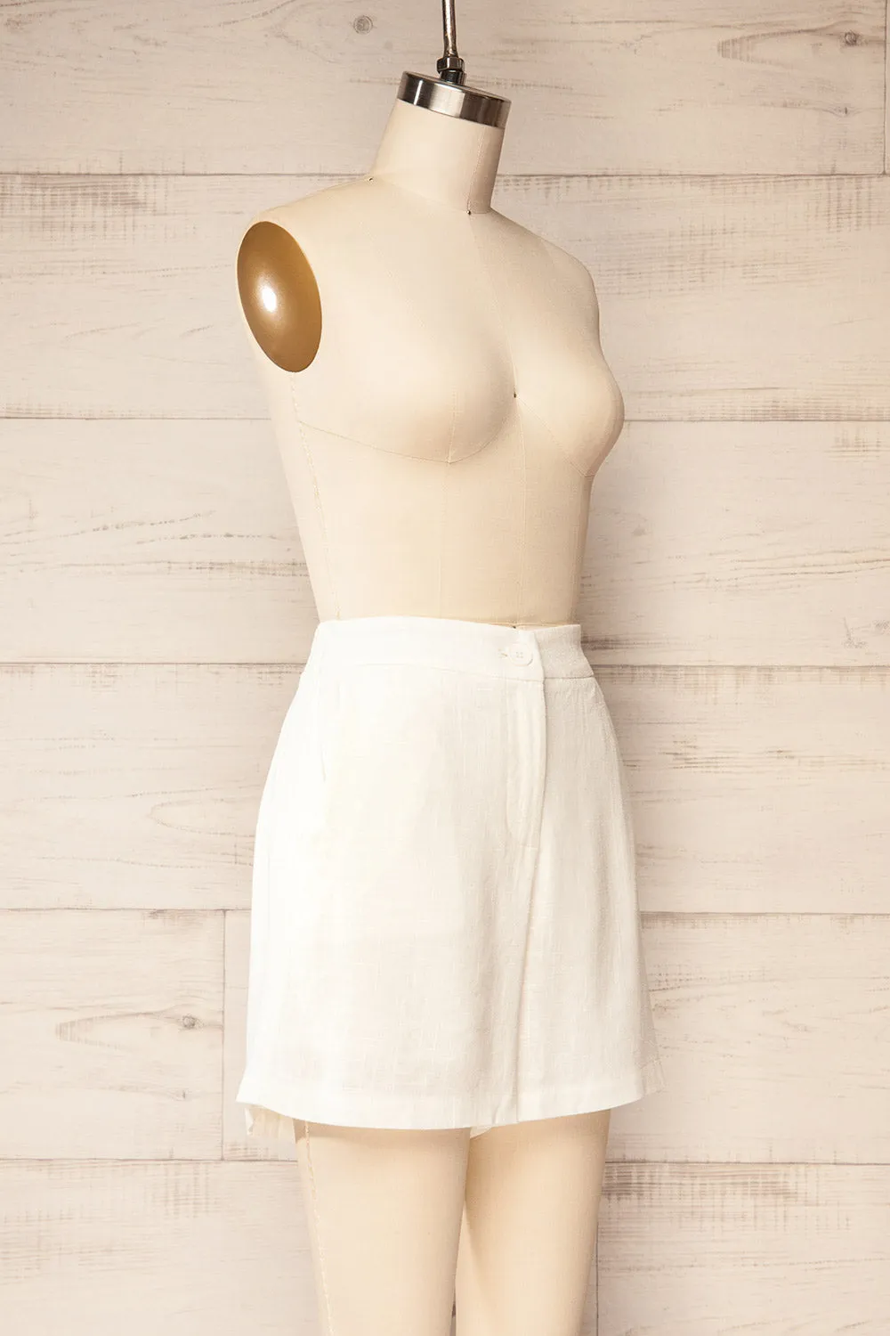 Wharfedale | White Linen Shorts w/ Elastic Waist