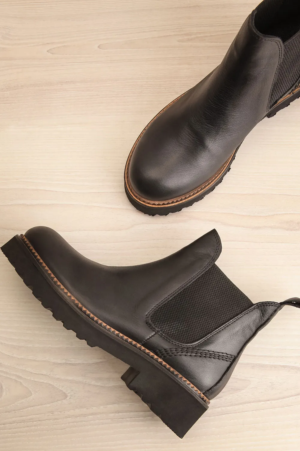 Wrexham | Black Chelsea Leather Boots