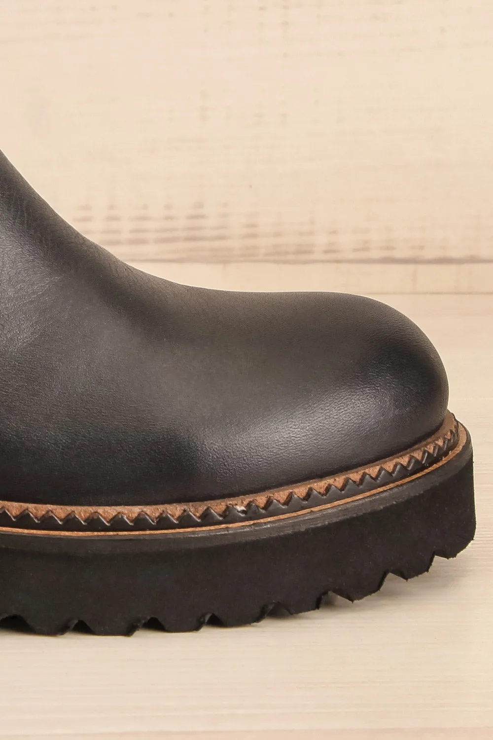Wrexham | Black Chelsea Leather Boots