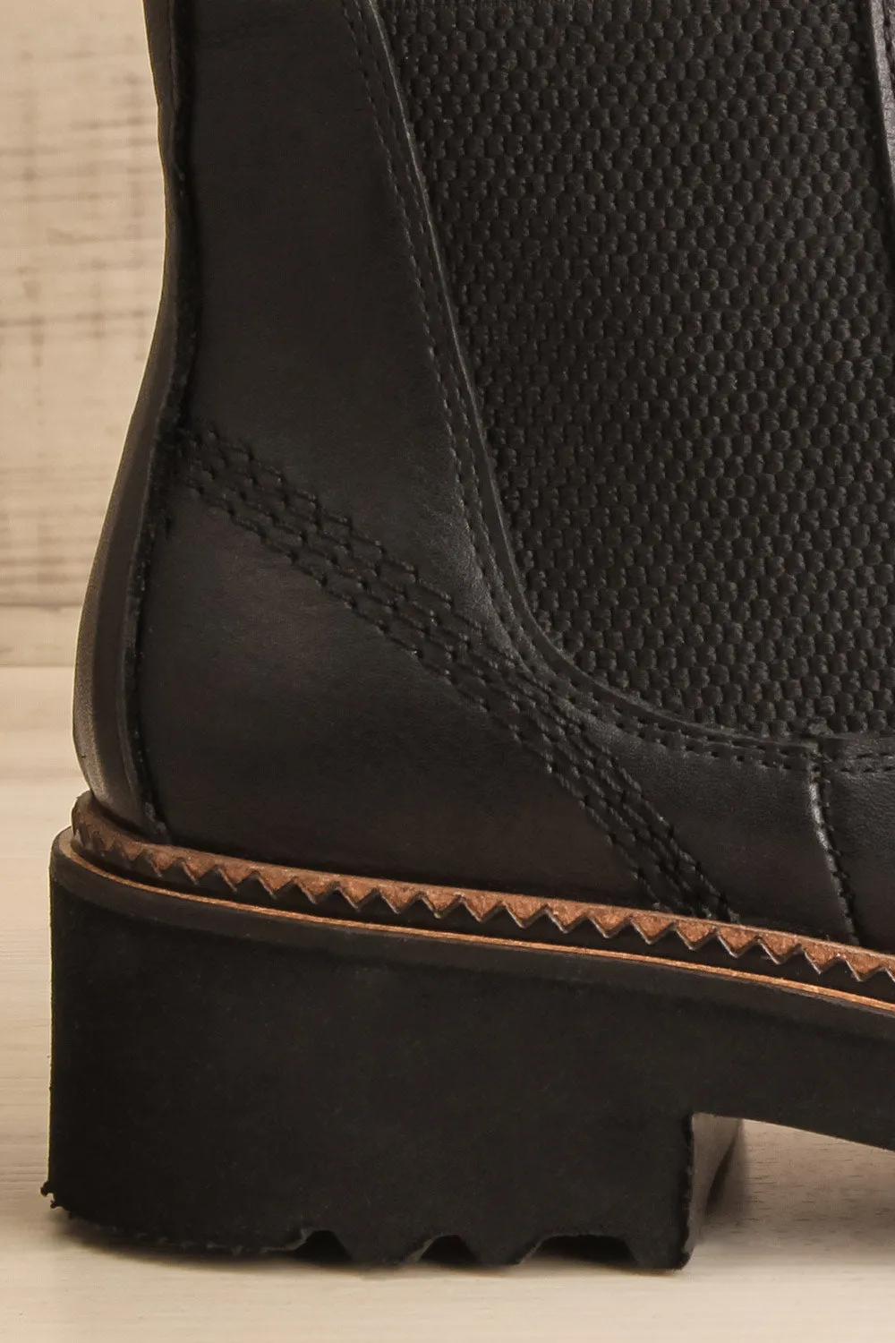 Wrexham | Black Chelsea Leather Boots