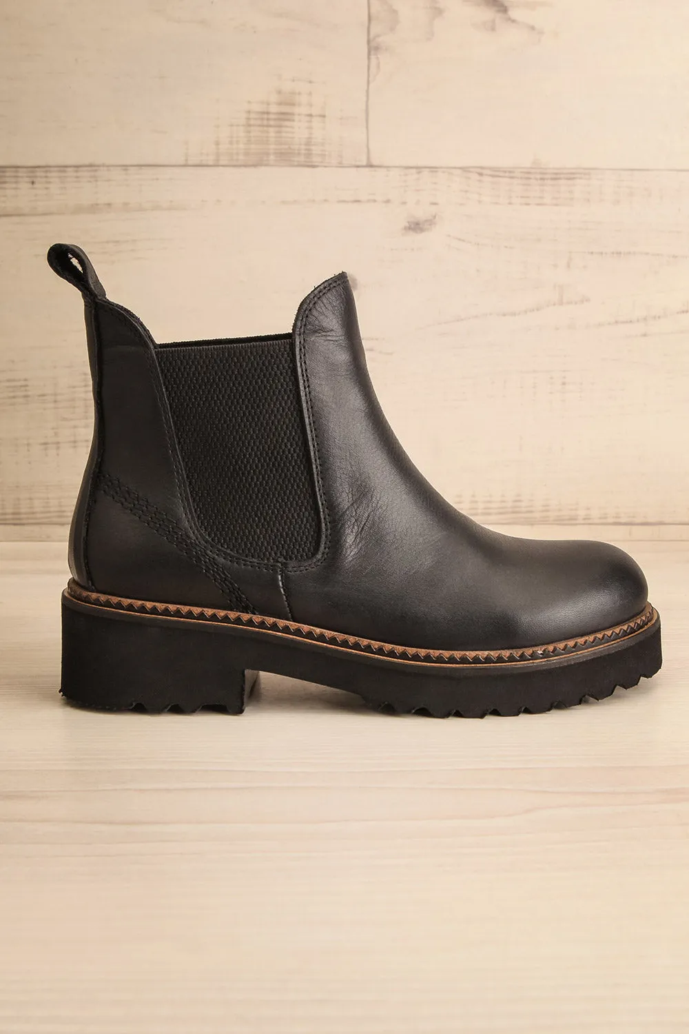 Wrexham | Black Chelsea Leather Boots